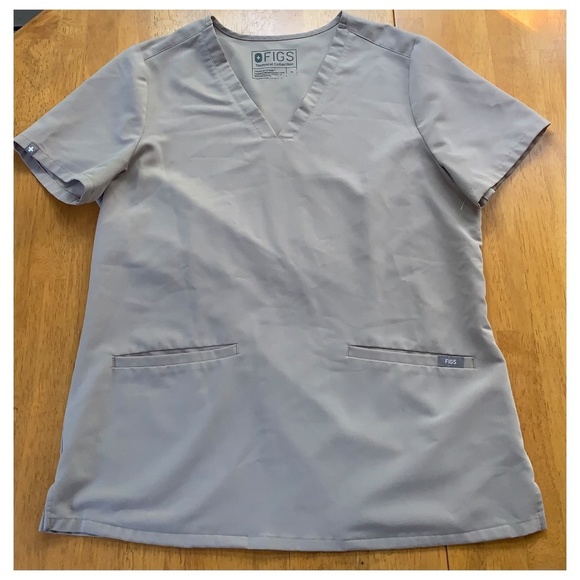 Figs Tops Figs Catarina Two Pockets Catarina Scrub Top Latte Khaki